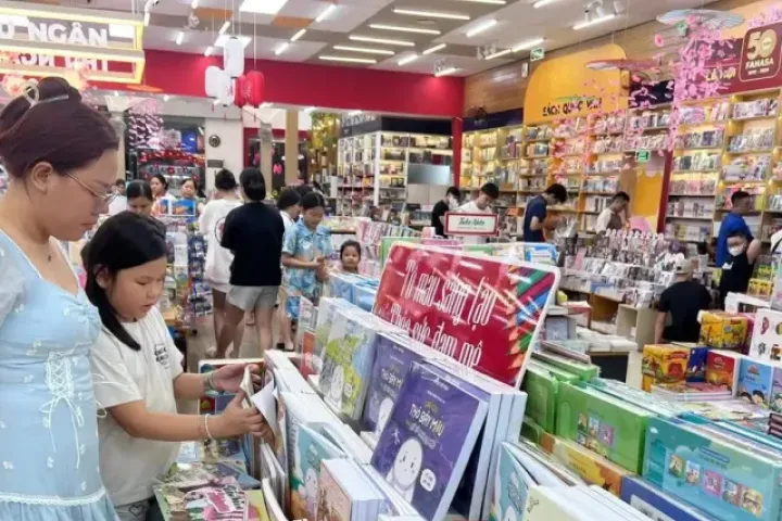Triển khai miễn phí SGK ở TPHCM, phụ huynh cần lưu ý điều gì?