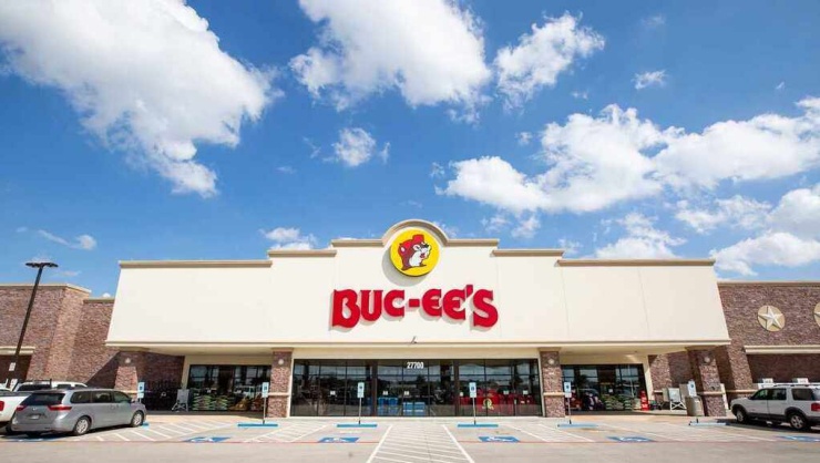 Buc-ee's, mô hình kết hợp cửa hàng tiện lợi, nhà hàng, trạm xăng và siêu thị tại Mỹ. Ảnh: Wlwt