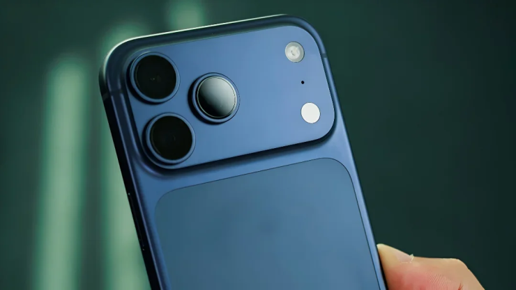 iPhone 18 Pro Max được cho là sẽ nặng hơn iPhone 17 Pro Max khoảng 7g. Ảnh: AppleInsider