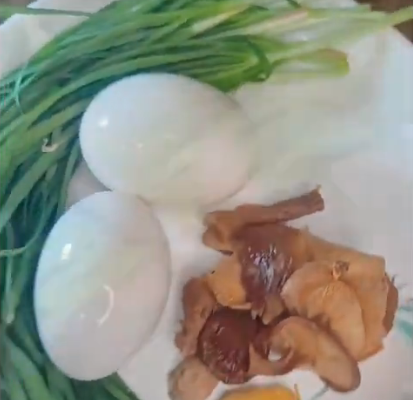 Nguyên liệu cho món canh trứng vịt lộn thơm ngon, bổ dưỡng ông ăn, bà khen. Ảnh CG
