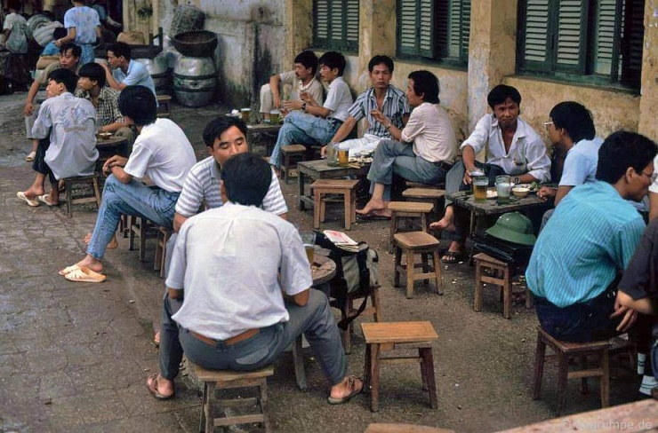 Hà Nội thời 'bia hơi 2.000 đồng' trong mắt khách Tây - 2