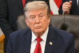 Những 'cú bẻ lái' của ông Trump trong chính sách với Iran và Ukraine