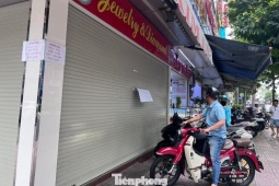 Nhiều người ôm kim cương đi bán, ngỡ ngàng thấy tiệm 'cửa đóng then cài'