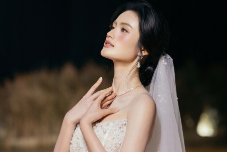Ý Nhi nói lý do chưa cưới bạn trai sau 9 năm yêu