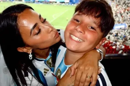 Vợ Messi vỡ òa cảm xúc