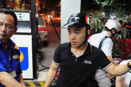 Giá xăng dầu đồng loạt tăng: E10 lên 20.550 đồng/lít, dầu diesel tăng hơn 1.500 đồng/lít