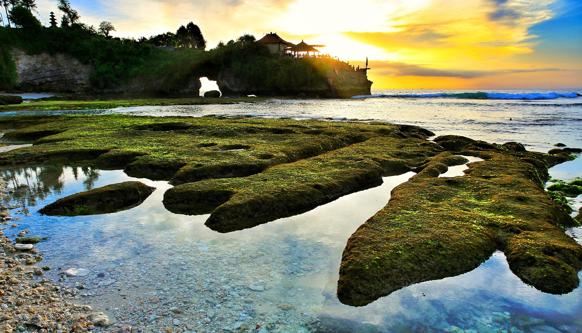 Bali như nàng thiếu nữ phô bày trọn vẹn vẻ đẹp xuân thì trong buổi hoàng hôn đẹp mê hồn