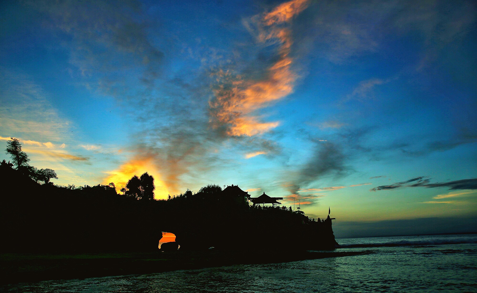 Hoàng hôn Bali luôn đem đến cho du khách vẻ đẹp sững sờ