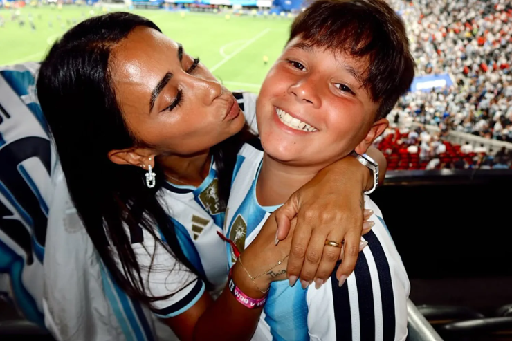 Vợ Messi "bật tung cảm xúc", ăn mừng chồng lần thứ 3 vào chung kết World Cup - 2