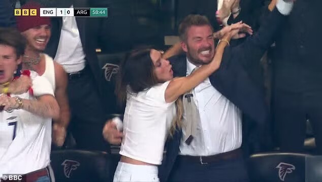 Beckham và dàn WAGs Anh suy sụp - 8