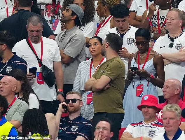 Beckham và dàn WAGs Anh suy sụp - 10