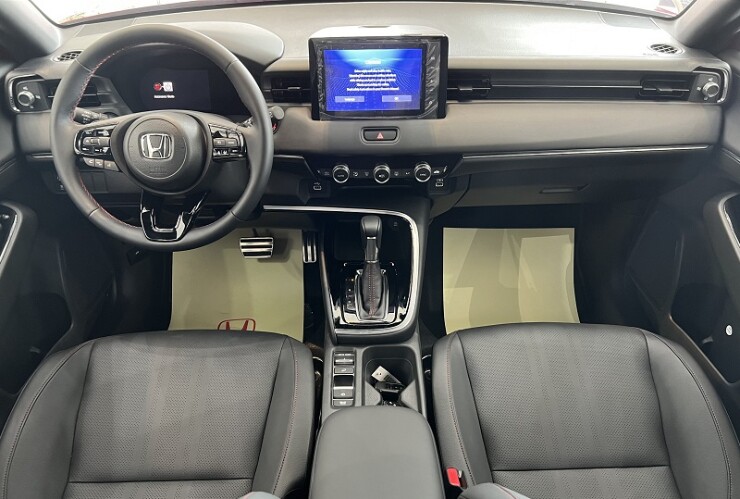 Ưu nhược điểm của Honda HR-V e: HEV RS khi “đối đầu” Toyota Innova Cross HEV - 6