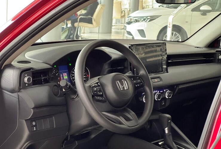 Ưu nhược điểm của Honda HR-V e: HEV RS khi “đối đầu” Toyota Innova Cross HEV - 8