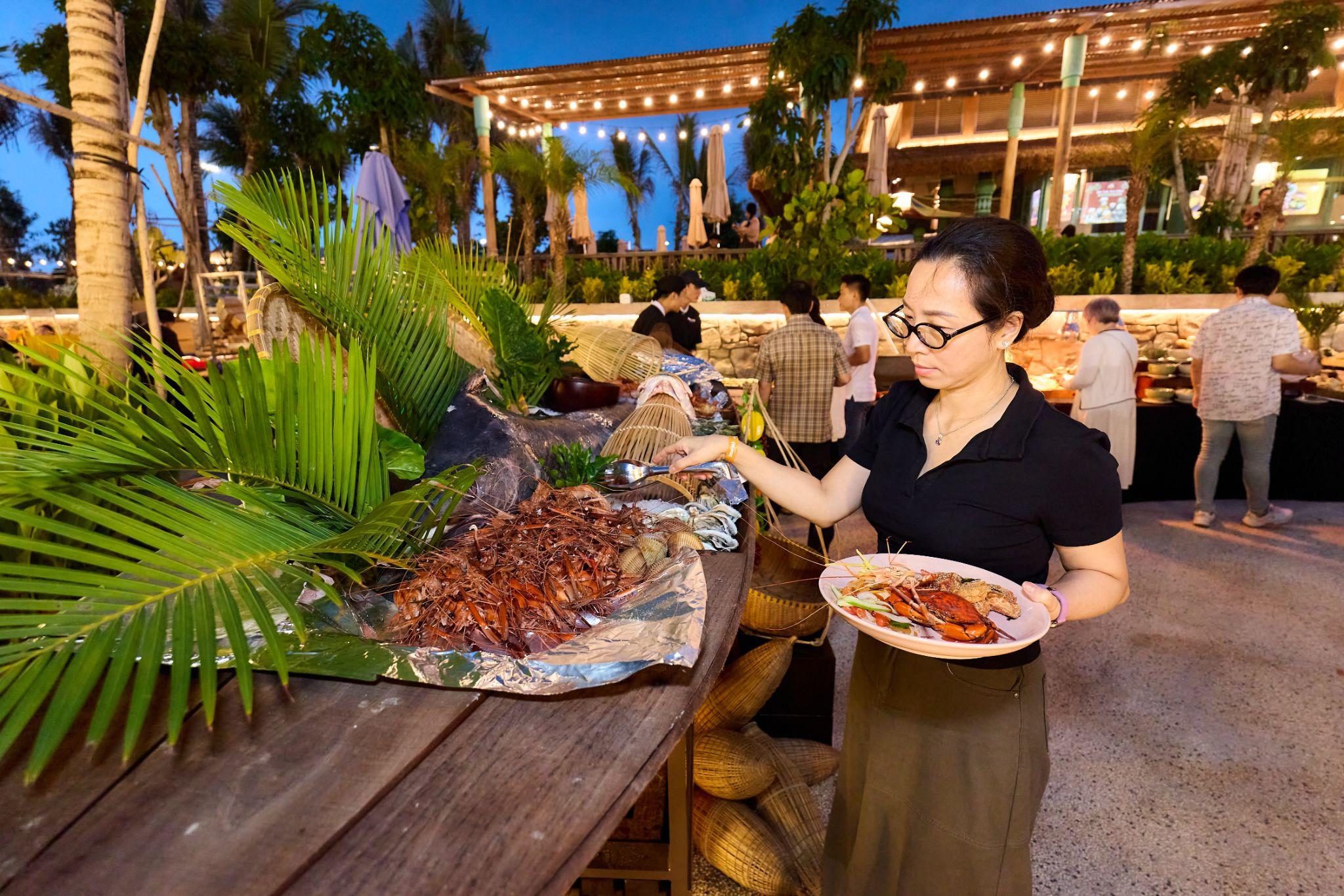 Không gian buffet đa dạng hương vị Á - Âu phục vụ các thực khách tại Sun World Vung Tau