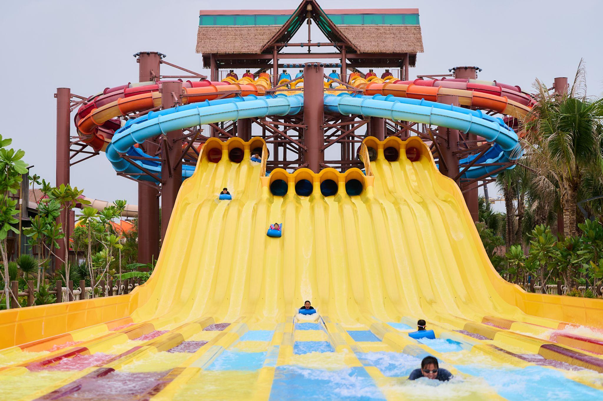 Du khách thích thú trải nghiệm những đường trượt kỷ lục tại Sun World Vung Tau