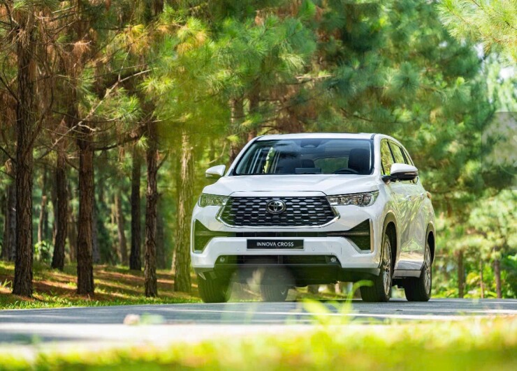 Ưu nhược điểm của Honda HR-V e: HEV RS khi “đối đầu” Toyota Innova Cross HEV - 1