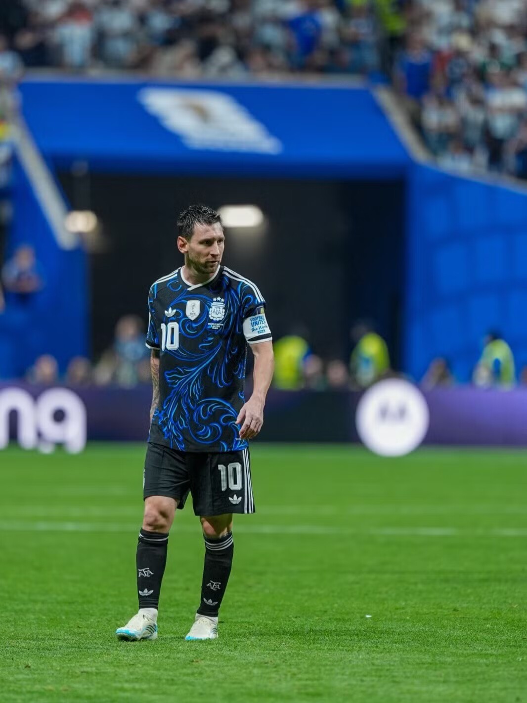 Hàng triệu người vào trang cá nhân chia vui cùng vợ chồng Messi.