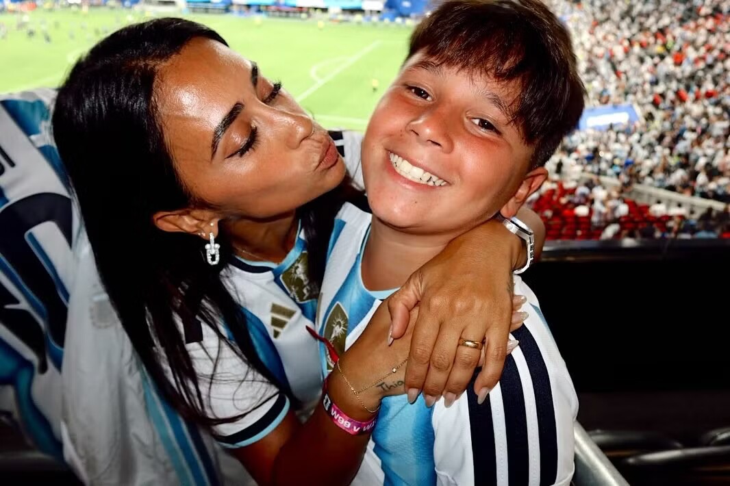 Hàng triệu người vào trang cá nhân chia vui cùng vợ chồng Messi.