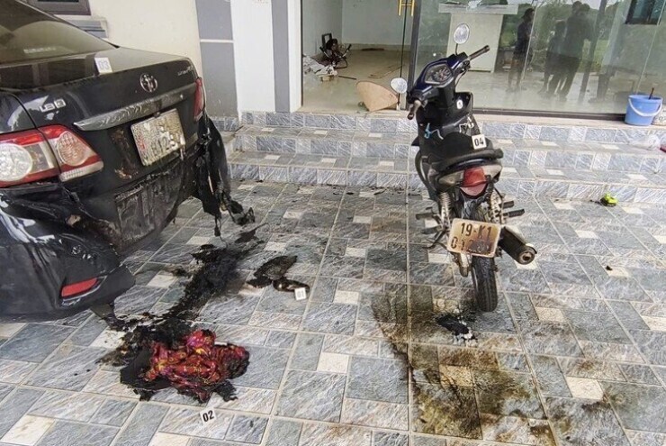 Đem xăng đốt ô tô hàng xóm giữa đêm vì mâu thuẫn