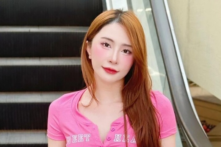 Quỳnh Nga chăm mặc như gái teen ở tuổi U40