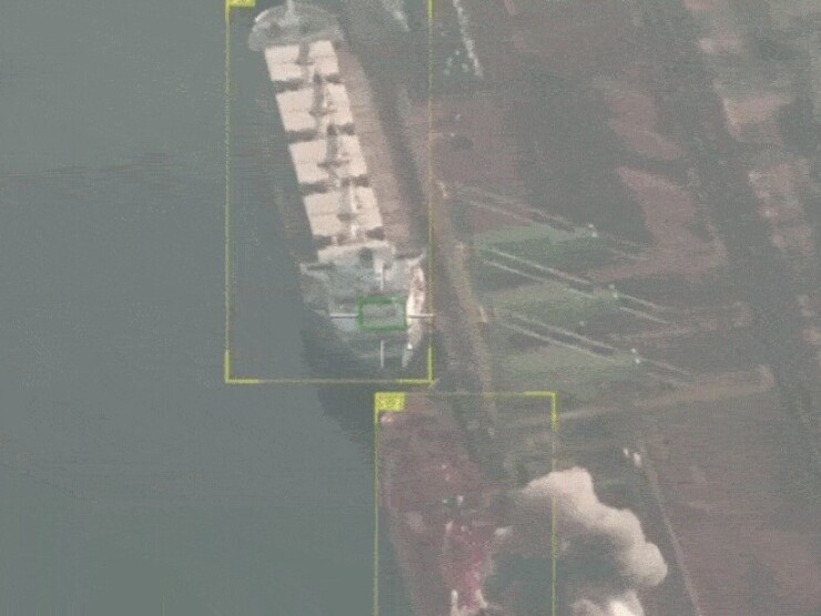 Khoảnh khắc dàn UAV của Nga oanh tạc các tàu Ukraine ở Biển Đen