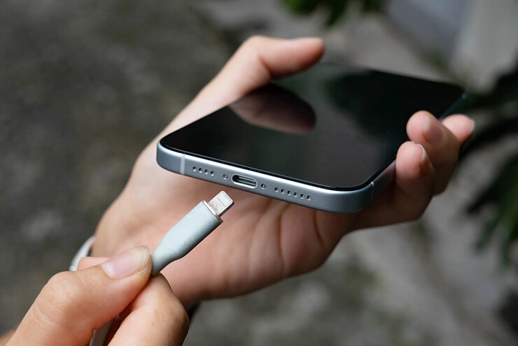 Việc sạc pin iPhone đơn giản, nhưng làm sai sẽ khiến tuổi thọ pin suy giảm nhanh hơn.