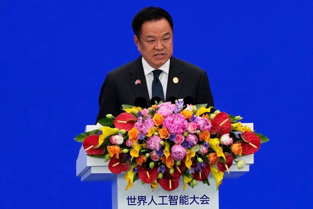 Tổng Thư ký Liên Hợp Quốc António Guterres (trái) và Thủ tướng Thái Lan Anutin Charnvirakul phát biểu tại hội nghị. (Ảnh: AP)