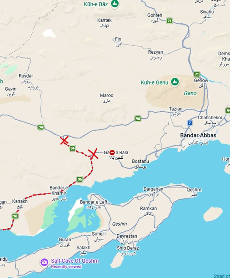 Truyền thông nhà nước Iran xác nhận Mỹ đã tấn công 2 cây cầu đường bộ bên ngoài Bandar Abbas đêm 16/7, cắt đứt liên lạc giữa thành phố với các tuyến đường ven biển phía tây đất nước. Ảnh: Telegram/PressTV