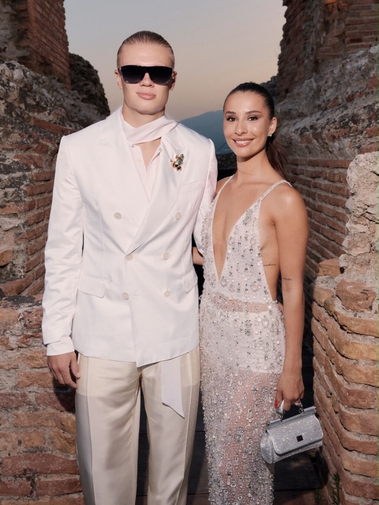 Erling Haaland và bạn gái tại sự kiện của Dolce & Gabbana. Ảnh: Instagram/ Erling