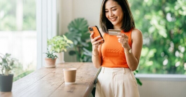 Thêm lựa chọn linh hoạt: FWD cho phép khách hàng trả góp phí bảo hiểm đến 12 tháng