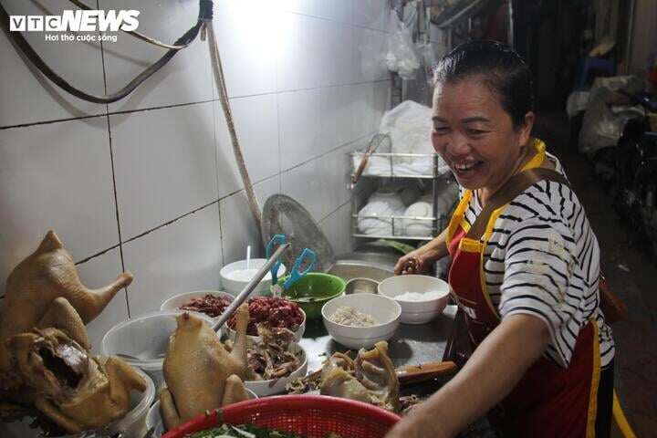 Chị Nguyễn Thị Kiều, chủ quán phở trên phố Thợ Nhuộm.