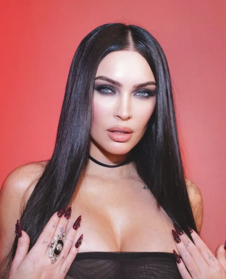 Megan Fox gây ấn tượng với vẻ đẹp ma mị. Ảnh: Instagram/ Megan Fox
