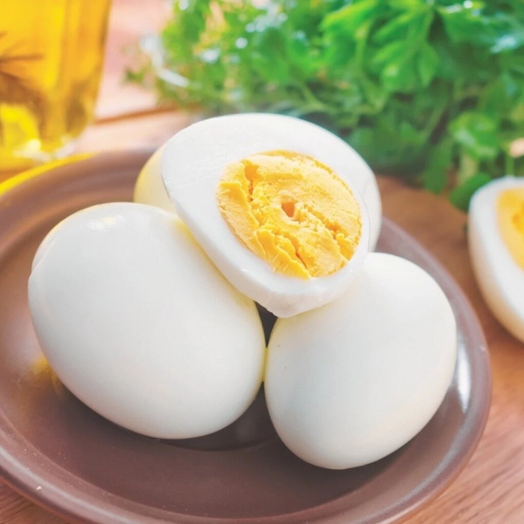 Lòng trắng trứng là nguồn protein chất lượng cao, giàu axit amin proline, một thành phần quan trọng giúp cơ thể tổng hợp collagen để duy trì làn da săn chắc và mô liên kết khỏe mạnh. Ảnh: Your House Fitness