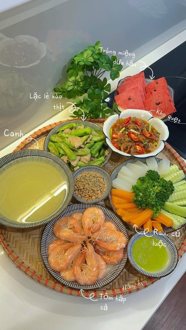 Bộ sưu tập mâm cơm gia đình khiến dân mạng đồng cảm: Nấu ăn không khó, khó nhất là nghĩ thực đơn mỗi ngày - 1