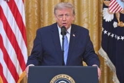 Ông Trump bất ngờ chĩa mũi dùi vào Trung Quốc, quan hệ giữa hai cường quốc đe dọa căng thẳng