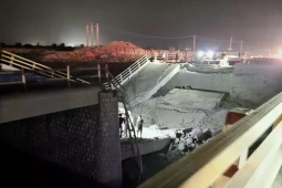 Mỹ không kích 5 cây cầu ở Iran