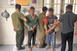 Mật phục xuyên đêm bắt 2 người nước ngoài chuyên vượt biên vào Việt Nam trộm xe máy