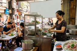 Những bát phở 20.000 - 30.000 đồng hiếm hoi ở Hà Nội giữa tâm 'bão giá'