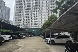Khu 'đất vàng' biến tướng thành bãi gửi xe và chợ cóc