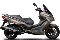 Đối thủ Honda PCX gây sốt với phuộc USD, động cơ mạnh hơn hẳn