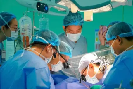 [Clip] Cuộc chạy đua với thời gian đưa trái tim vượt 1.700 km cứu sống bệnh nhi 15 tuổi