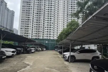 Khu 'đất vàng' biến tướng thành bãi gửi xe và chợ cóc