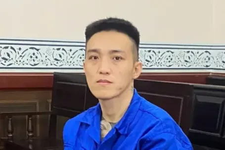 19 năm tù cho gã trai ném bạn gái từ mái nhà xuống đất vì ghen tuông