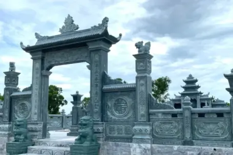 Xôn xao lăng mộ 'khủng' xuất hiện trên khu đất trồng cây lâu năm ở Nghệ An