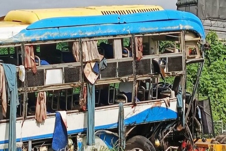 Vụ xe khách lao khỏi cao tốc: 'Nhiều người đập kính ô tô cầu cứu'