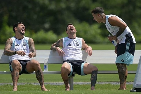 Enzo Fernandez chế nhạo ĐT Anh, từng viết tâm thư cầu xin Messi không từ giã Argentina