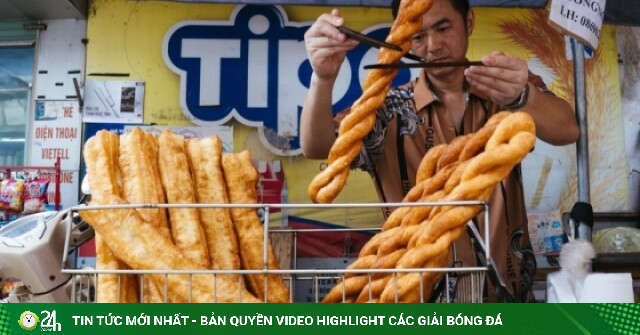Quán quẩy của ông chủ người Trung chỉ bán 3,5 tiếng mỗi ngày, khách xếp hàng dài