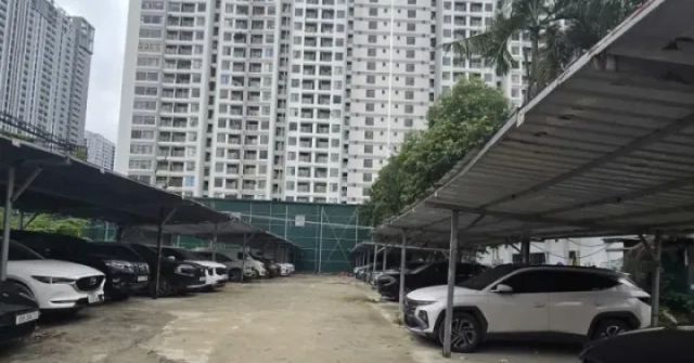Khu "đất vàng" biến tướng thành bãi gửi xe và chợ cóc