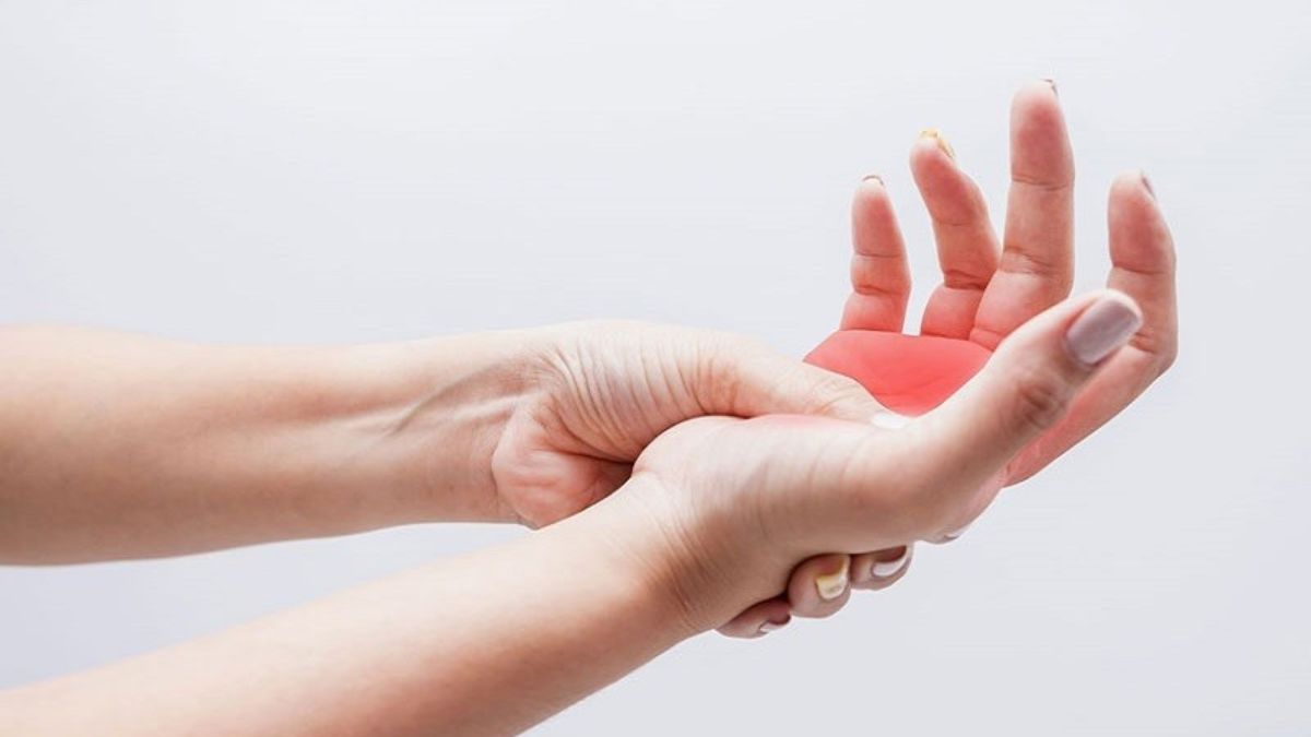 Tự kiểm tra nguy cơ thoát vị đĩa đệm nhờ 3 dấu hiệu xuất hiện ngay sau khi ngủ dậy - 3