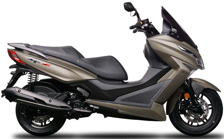 Đối thủ Honda PCX gây sốt với phuộc USD, động cơ mạnh hơn hẳn - 3